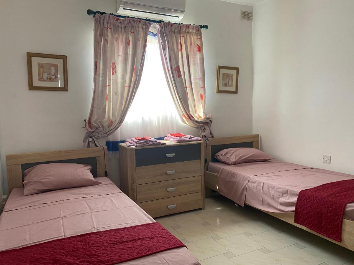 Sea Front Apartment At Mellieha Bay, Malta! Eksteriør bilde